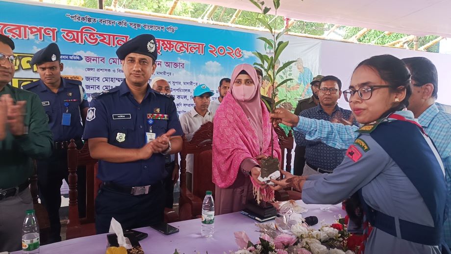 মাদারীপুরে শুরু হলো ৭ দিনব্যাপী বৃক্ষরোপণ অভিযান ও বৃক্ষমেলা